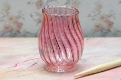 Tranebærglas vase - Snoet tulipanvase