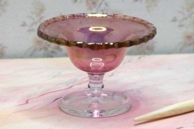 Miniature glasskål til frugt i mundblæst tranebærglas