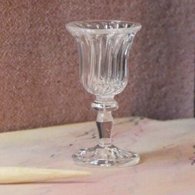 Miniature vinglas i klart glas m. riflet form