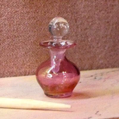 Miniature pafume flacon i tranebærglas