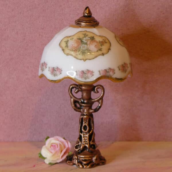Reutter Porcelæn Victorians bordlampe til dukkehus