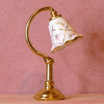 Lille miniature bordlampe med porcelænsskærm og messing fod